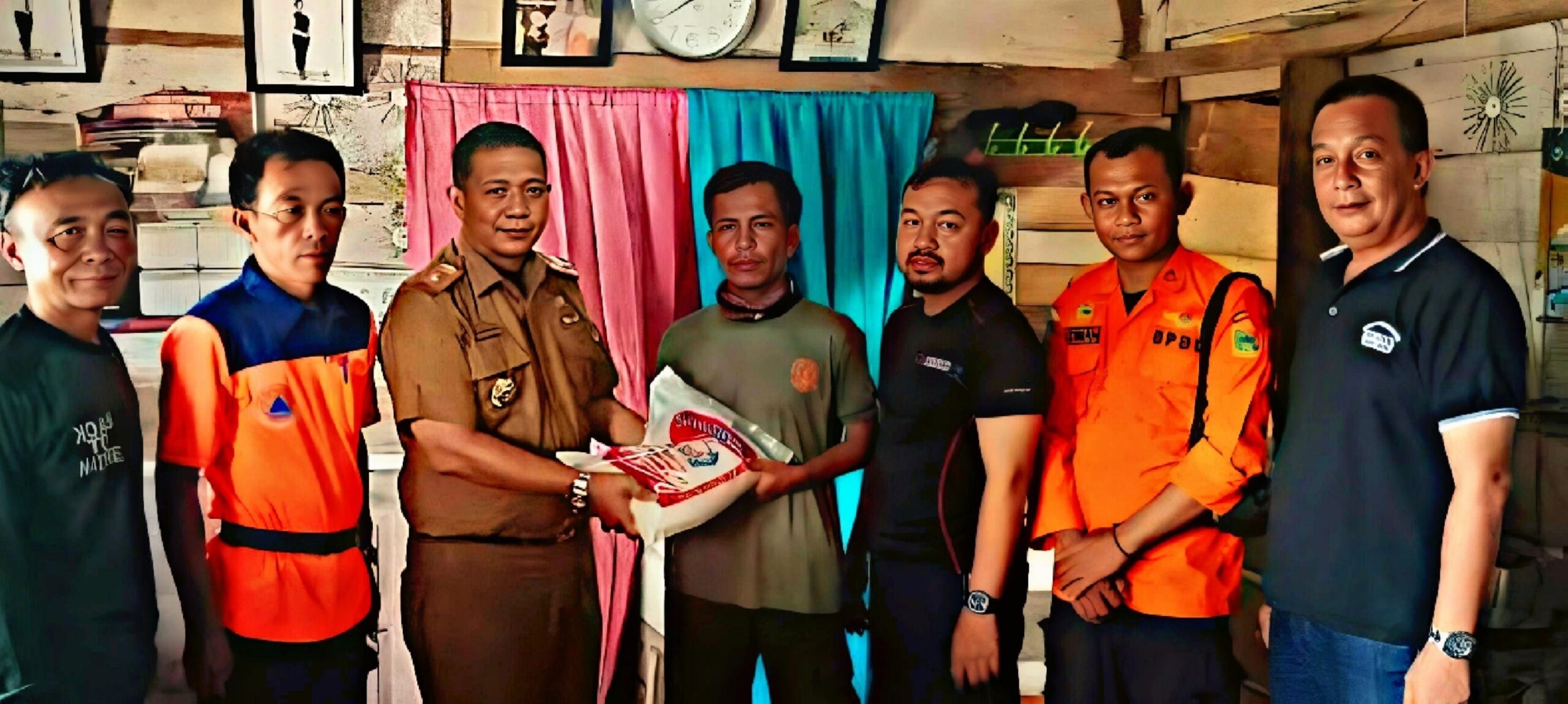 BPBD Kabupaten Tanggamus Serahkan Bantuan Logistik untuk Tim Penghalau Gajah Liar 1 BPBD Kabupaten Tanggamus Serahkan Bantuan Logistik untuk Tim Penghalau Gajah Liar