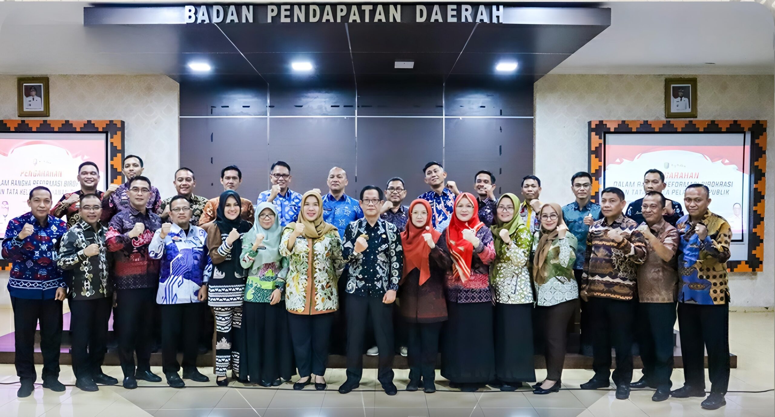 Kepala Bapenda Lampung Bersama Inspektur Provinsi Lampung Berikan Pengarahan 2 Kepala Bapenda Lampung bersama Inspektur Provinsi Lampung berikan pengarahan kepada Pejabat Administrator dan Pengawas di Lin