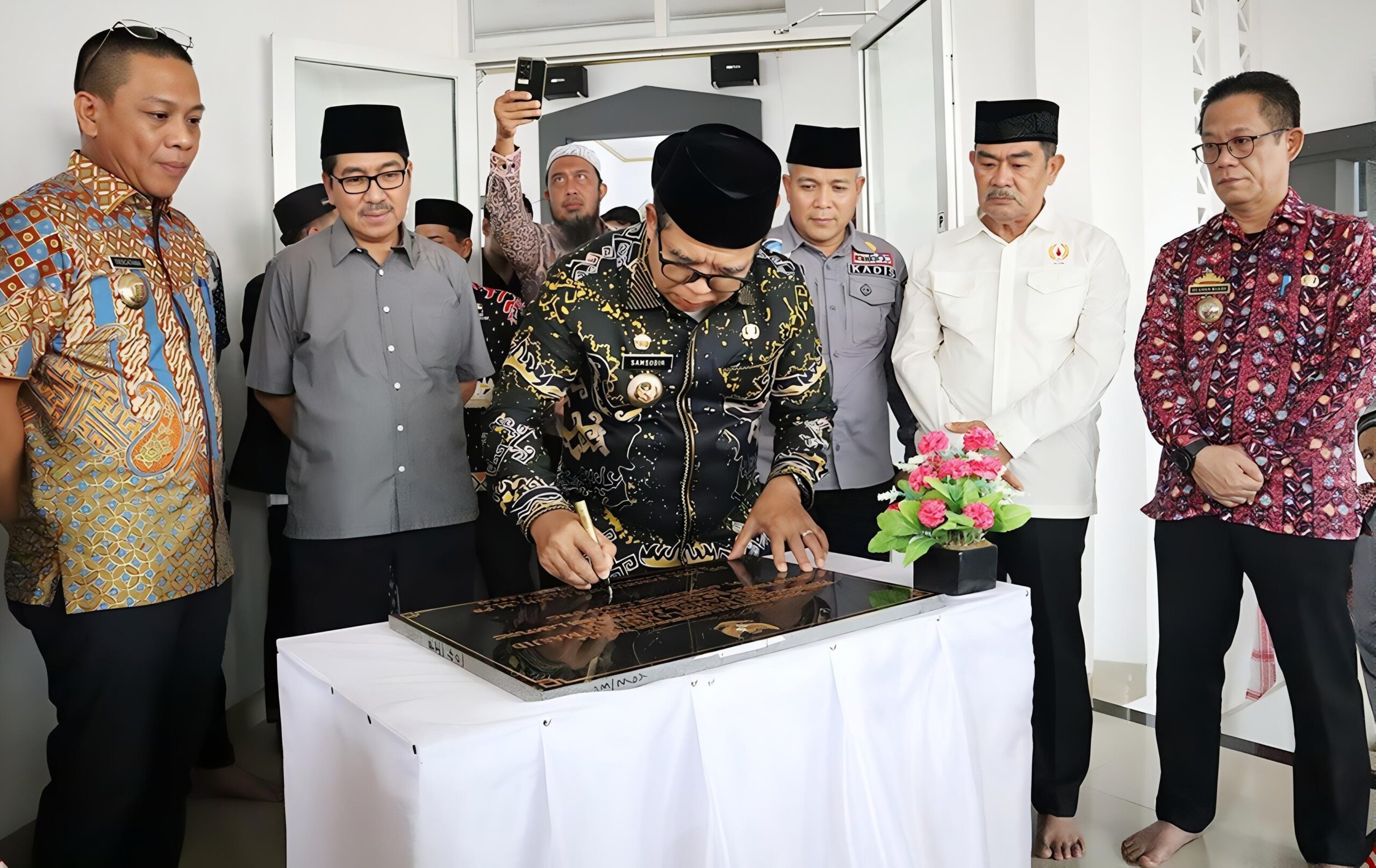 Kadispora Provinsi Lampung Mendampingi Pj Gubernur Lampung Resmikan Masjid Miftahul Jannah 1 Kadispora Provinsi Lampung Mendampingi Pj Gubernur Lampung Resmikan Masjid Miftahul Jannah