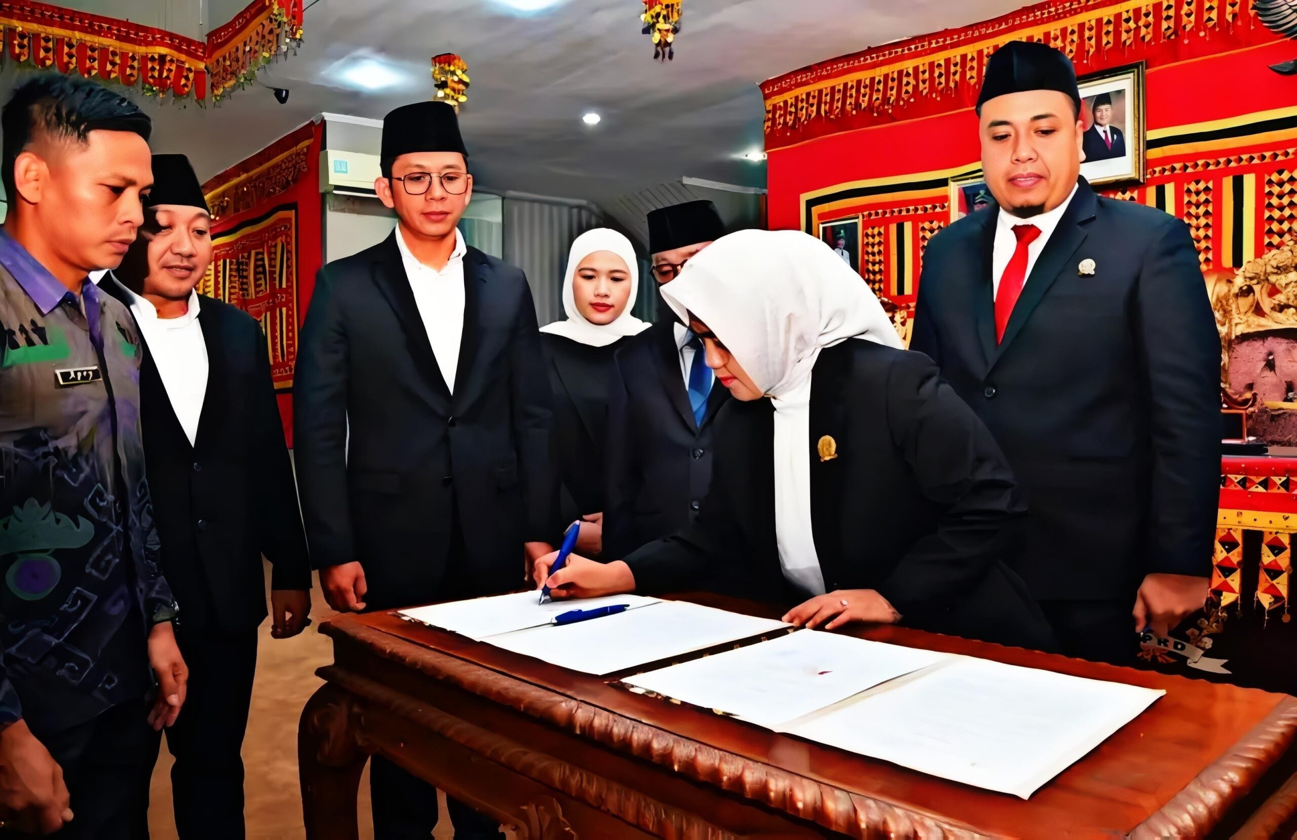 Rapat Paripurna DPRD Lampung Selatan: Penetapan Bupati dan Wakil Bupati Terpilih 1 Rapat Paripurna DPRD Lampung Selatan: Penetapan Bupati dan Wakil Bupati Terpilih