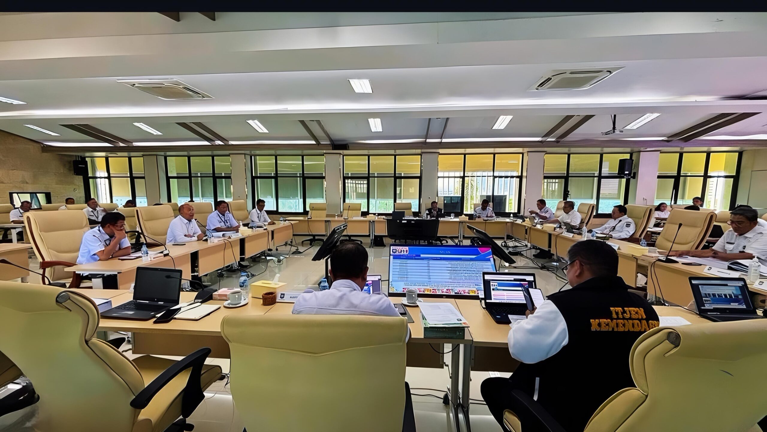 Kepala Bapperida Tanggamus Mendampingi Pj. Bupati Tanggamus dalam Rapat Evaluasi Kinerja Bupati 1 Kepala Bapperida Tanggamus Mendampingi Pj. Bupati Tanggamus dalam Rapat Evaluasi Kinerja Bupati