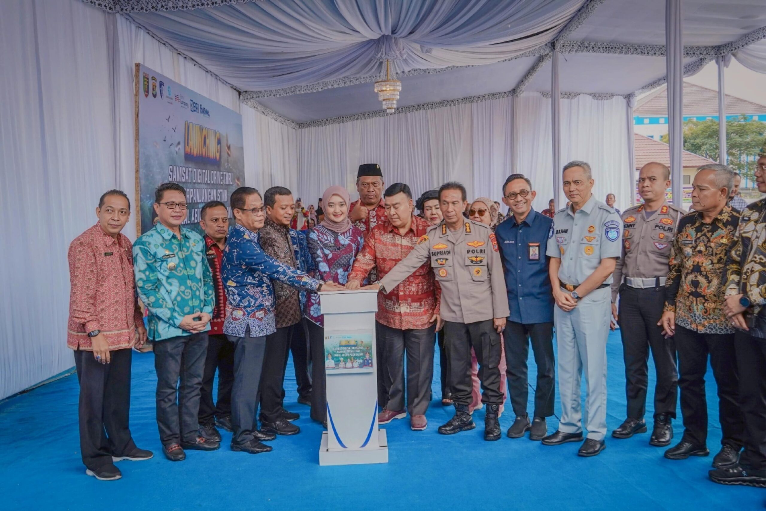 Urus STNK 5 Tahunan Hanya 20 Menit, Bapenda Lampung Luncurkan Samsat Digital Drive Thru Zainal Abidin Pagar alam 1 Urus STNK 5 Tahunan Hanya 20 Menit, Bapenda Lampung Luncurkan Samsat Digital Drive Thru Zainal Abidin Pagar alam