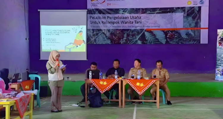 Disbunnak Tanggamus Berdayakan Petani Wanita Ulubelu Melalui Pelatihan Manajemen Usaha