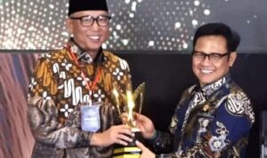 Gubernur Rahmat Mirzani Djausal Terima Langsung Penghargaan Mandaya Awards 2025