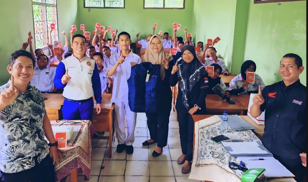 Ciptakan Budaya Aman, 80 Siswa SMKN 2 Kalianda Digembleng Safety Riding TDM Honda