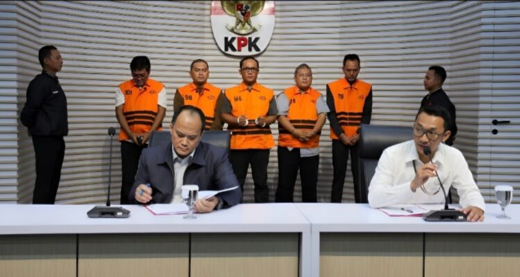 OTT KPK di Lampung Tengah: Bupati AW Ditetapkan Tersangka, Diduga Patok "Fee" Proyek hingga 20% Demi Bayar Utang Kampanye