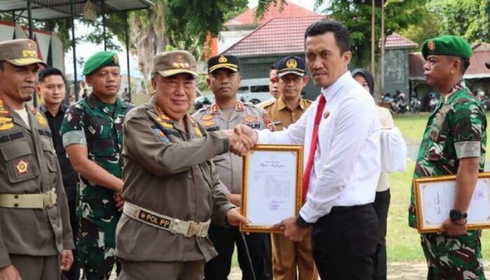 Ungkap Kasus Pembunuhan Kurang dari 12 Jam, Bupati Tanggamus Berikan Penghargaan kepada 15 Personel Polres