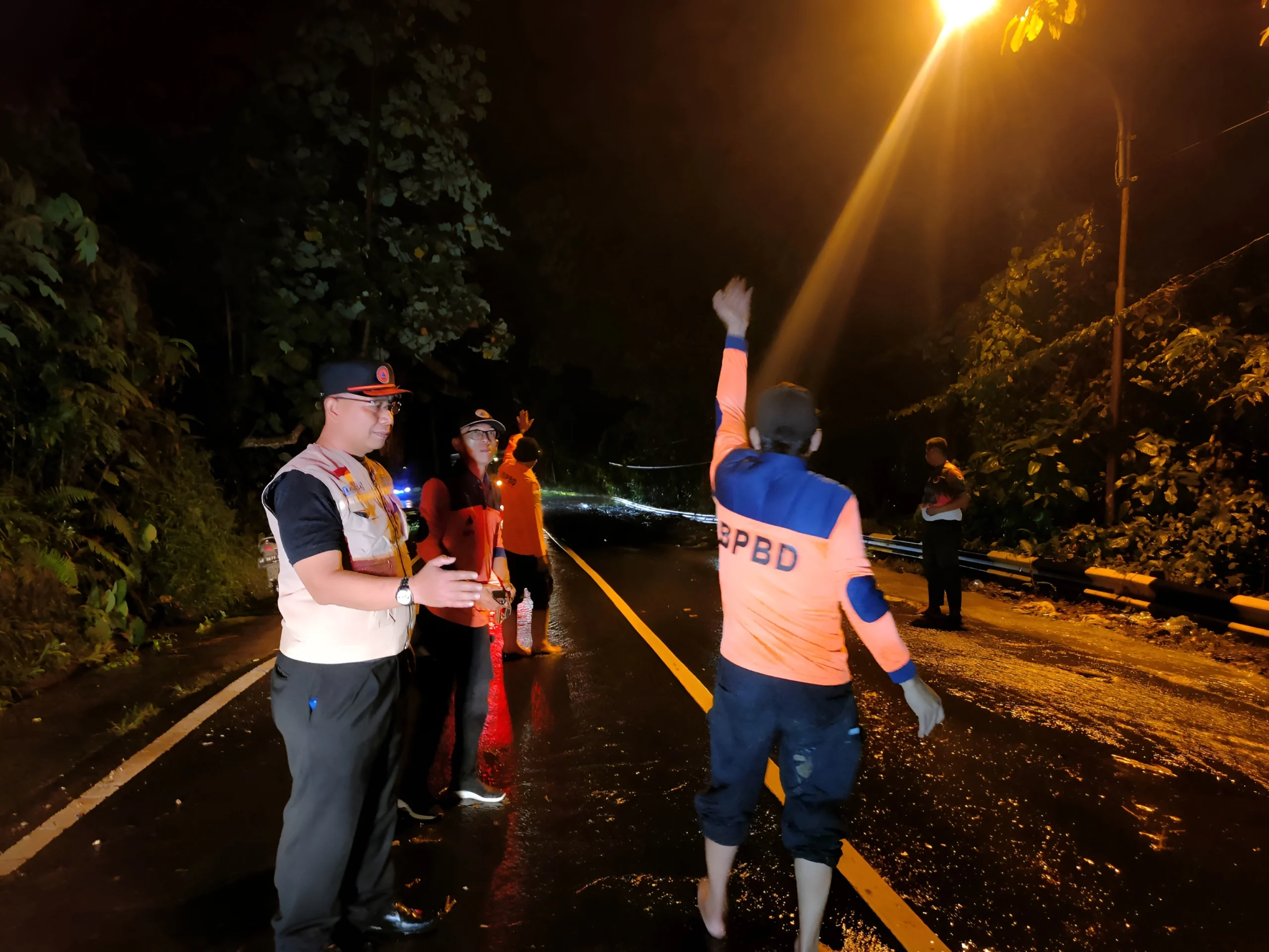 Longsor Tutup Jalinbar Batu Keramat, BPBD Tanggamus Gerak Cepat Pulihkan Lalu Lintas