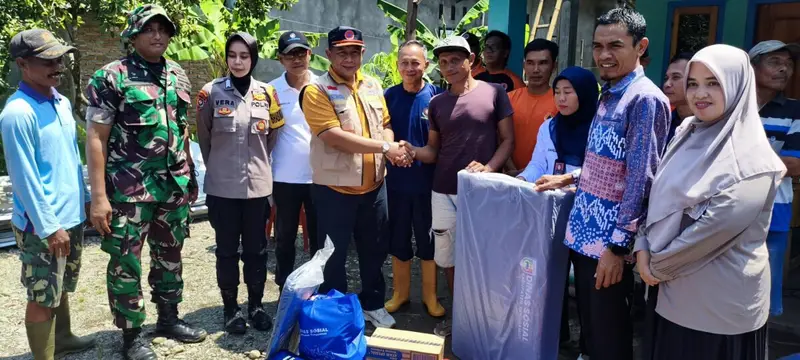 Puting Beliung Terjang Tanggamus: Belasan Rumah Rusak, Pemkab dan BPBD Gerak Cepat Salurkan Bantuan 1 Puting Beliung Terjang Tanggamus: Belasan Rumah Rusak, Pemkab dan BPBD Gerak Cepat Salurkan Bantuan