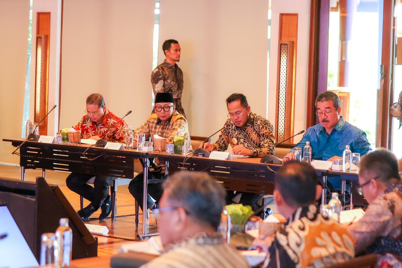 Hadiri Rapat APPSI di Bali, Gubernur Rahmat Mirzani Djausal Dorong Sinergi Daerah dan Pusat Lewat Program Kerja 2026 1 Hadiri Rapat APPSI di Bali, Gubernur Rahmat Mirzani Djausal Dorong Sinergi Daerah dan Pusat Lewat Program Kerja 2026