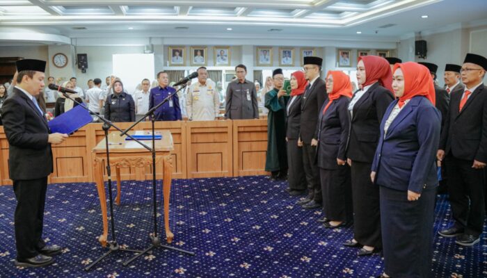 Lantik 15 Pejabat Administrator, Sekdaprov Marindo Dorong ASN Jadi Pemimpin Visioner dan Inovatif