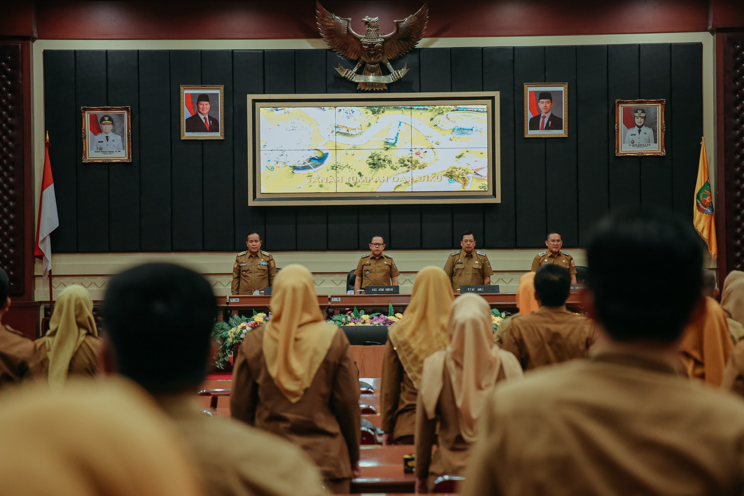 Pemprov Lampung Perkuat Disiplin dan Kualitas Pelayanan Publik Melalui Aturan Baru Jam Kerja ASN 1 Pemprov Lampung Perkuat Disiplin dan Kualitas Pelayanan Publik Melalui Aturan Baru Jam Kerja ASN