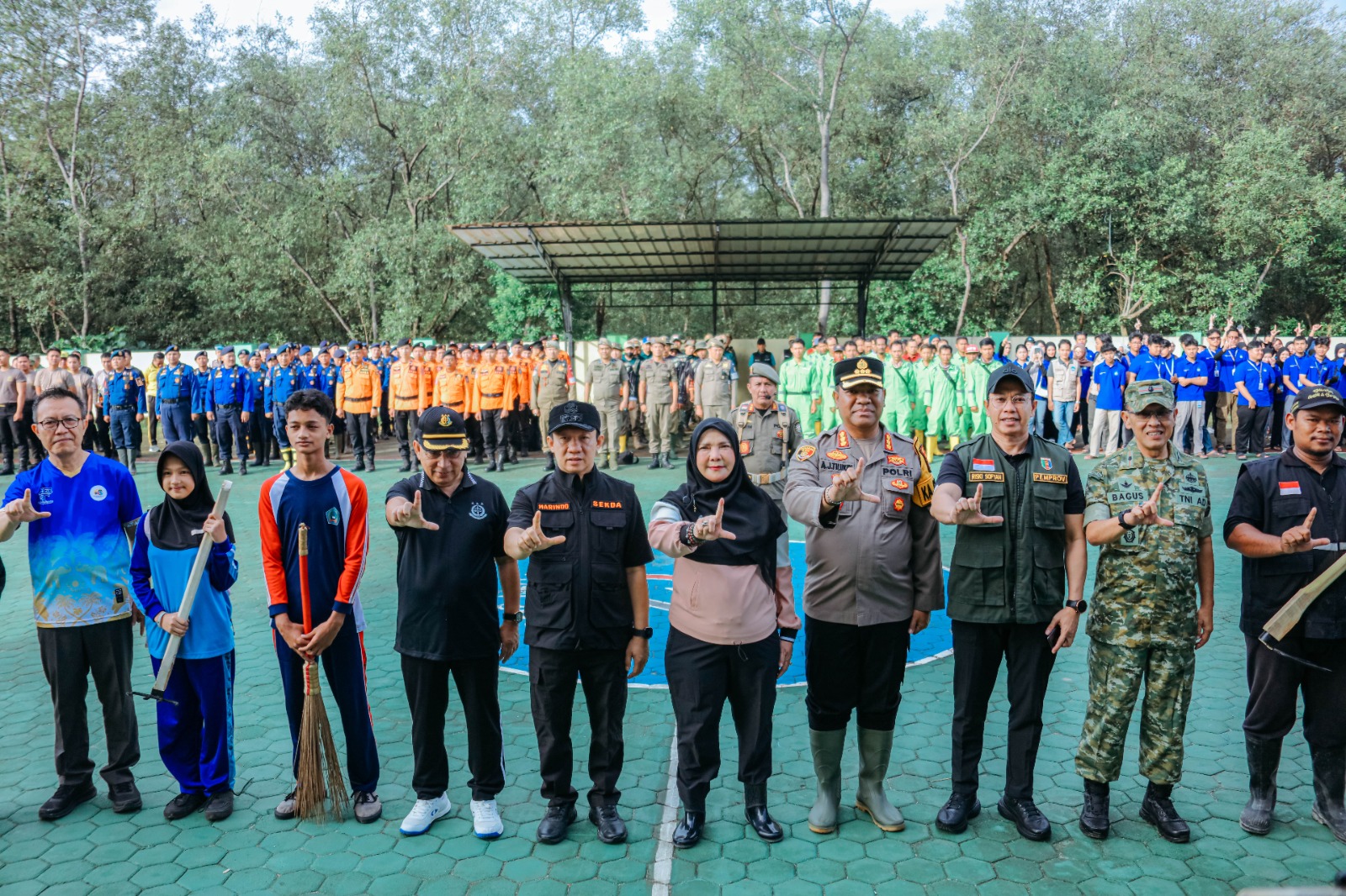 Tindak Lanjuti Arahan Presiden, Pemprov dan Pemkot Bandar Lampung Gelar Gerakan Bersih-Bersih Serentak di Pulau Pasaran 1 Tindak Lanjuti Arahan Presiden, Pemprov dan Pemkot Bandar Lampung Gelar Gerakan Bersih-Bersih Serentak di Pulau Pasaran